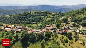 Un colț de rai din România, „uitat” de autorități, atrage turiști din toată lumea. Tradițiile încă dau viață locului