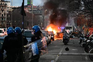 Haos înaintea duelului dintre Inter și echipa lui Dan Șucu! Ciocniri violente, mașini incendiate