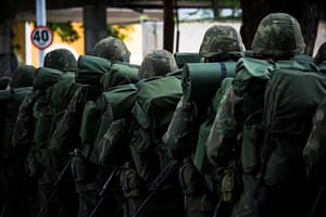 Se va introduce serviciul militar obligatoriu? Precizările ministrului Apărării