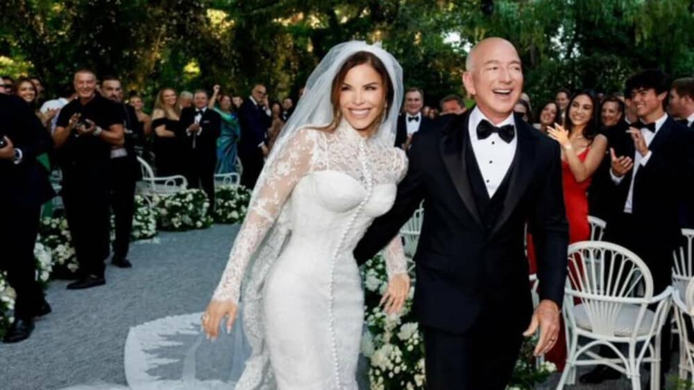 Jeff Bezos şi Lauren Sánchez s-au căsătorit. Cum a arătat marea nuntă din Veneția și ce rochie a purtat mireasa | FOTO - Imaginea 1