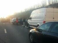 Plan Roșu de Intervenție activat, &icirc;n urma unui accident &icirc;ntre 10 mașini, &icirc;n județul Olt. 27 de persoane implicate