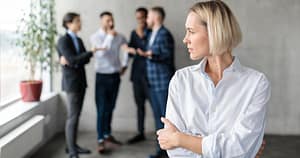 Violența și hărțuirea la serviciu, definite prin lege. Guvernul introduce obligații stricte pentru angajatori