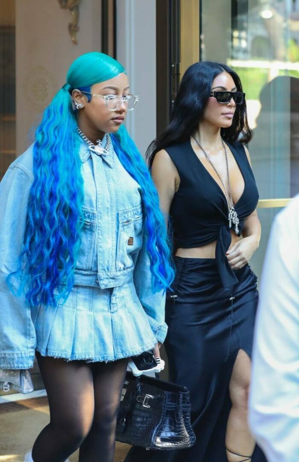Kim Kardashian și fiica ei North West au atras toate privirile la Roma. Ținuta excentrică a adolescentei de 12 ani. FOTO - Imaginea 6