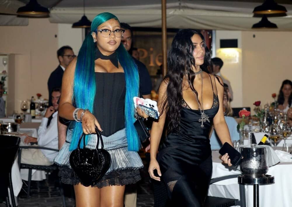 Kim Kardashian și fiica ei North West au atras toate privirile la Roma. Ținuta excentrică a adolescentei de 12 ani. FOTO - Imaginea 7