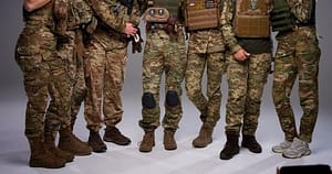 Soții, mame, luptătoare, activiste: femeile mileniale care mențin Ucraina în funcțiune