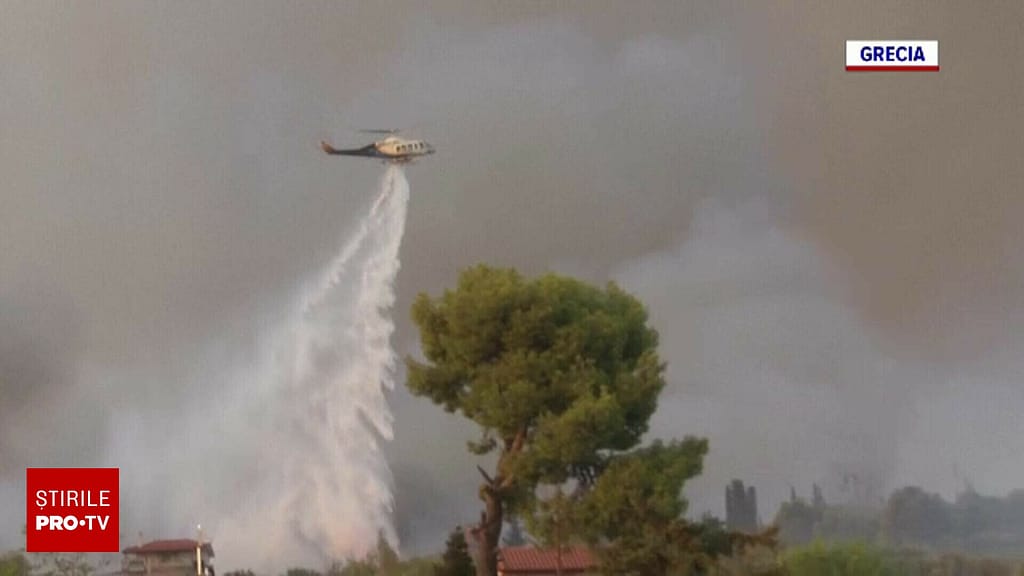 Mii de europeni, evacuați din cauza incendiilor devastatoare. Situație gravă în Grecia, unde e plin de turiști români