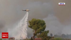 Mii de europeni, evacuați din cauza incendiilor devastatoare. Situație gravă în Grecia, unde e plin de turiști români
