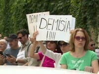 Sindicaliştii din educaţie strâng semnături împotriva legii austerităţii: Nu faci învăţământ european cu costuri dâmboviţene