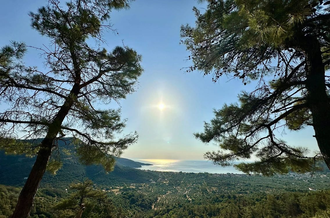 Priveliște asupra Insulei Thassos în Grecia Foto Facebook Rodica Simion