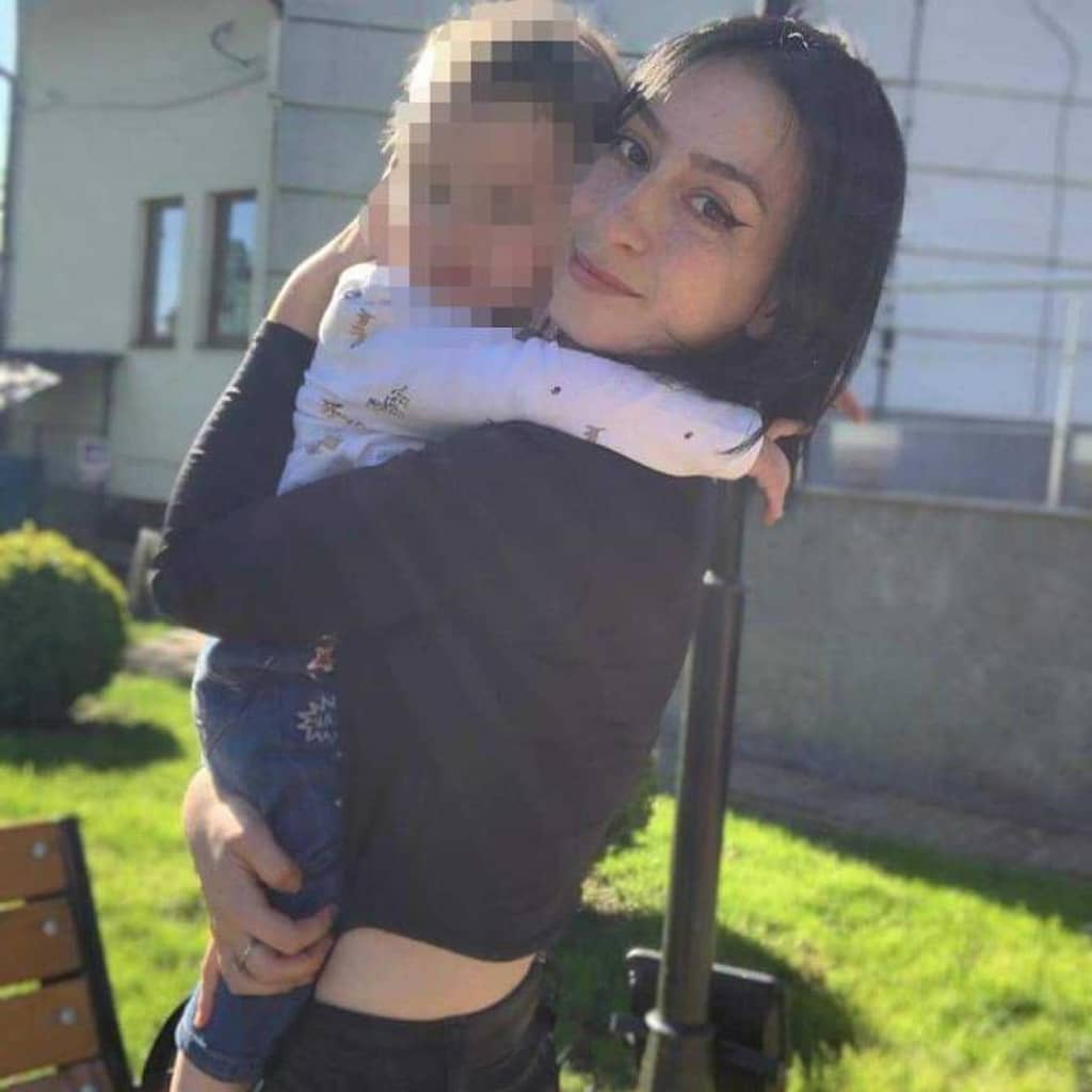 Pedeapsa primită de mama din Botoșani care și-a aruncat de la etaj cei doi copii. Sentința este definitivă