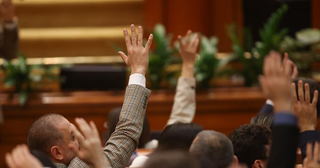 Peste jumătate dintre români ar dori înlocuirea partidelor actuale | Sondaj