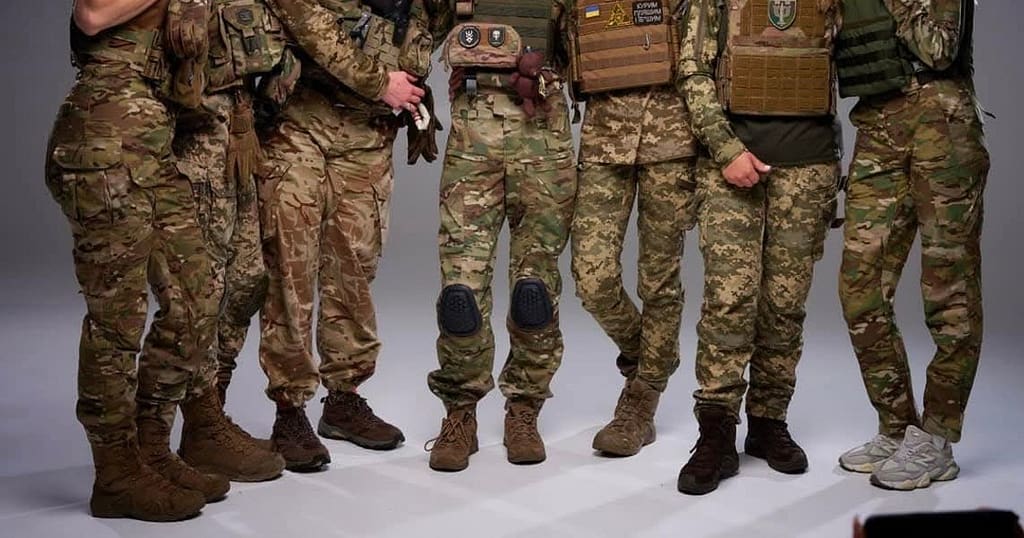 Soții, mame, luptătoare, activiste: femeile mileniale care mențin Ucraina în funcțiune