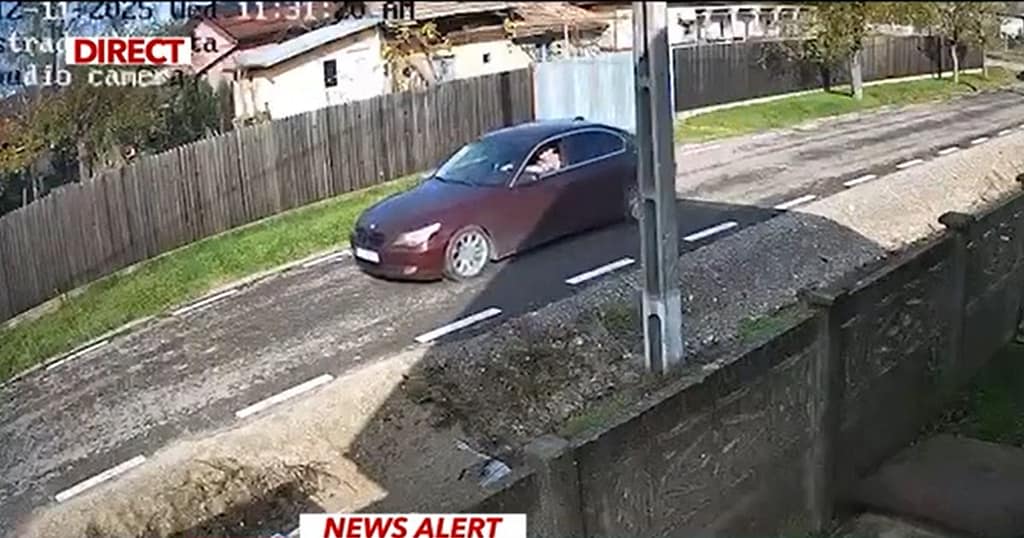 Cum se filma polițistul acuzat că a ucis un câine pe stradă. Acum e anchetat și pentru clipurile postate