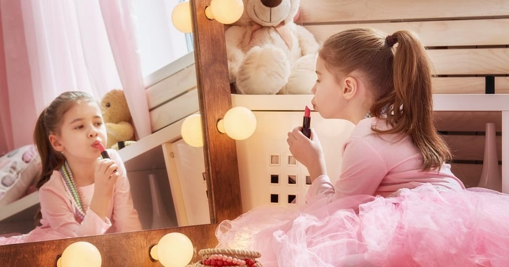 Măști de față pentru copii de 4 ani. Dermatologii trag un semnal de alarmă asupra trendului „distopic”