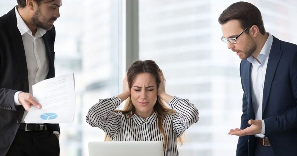 De ce liderii agresivi prosperă în companiile în care presiunea se confundă cu performanța: „Adevărata putere nu stă în frică, ci în capacitatea de a crea siguranță”