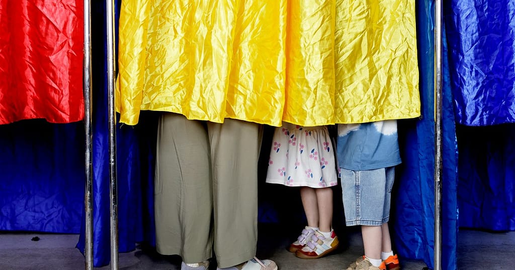 De ce nu votează tinerii: „Modul de comunicare nu reflectă problemele cu care se confruntă”. Cum ar putea fi convinși