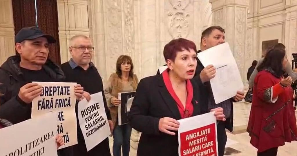 Cât câștigă un agent de curățenie de la Parlamentul României. Angajații amenință cu greva generală