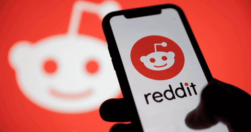 Reddit începe testarea profilurilor verificate pentru a creşte transparenţa pe platformă