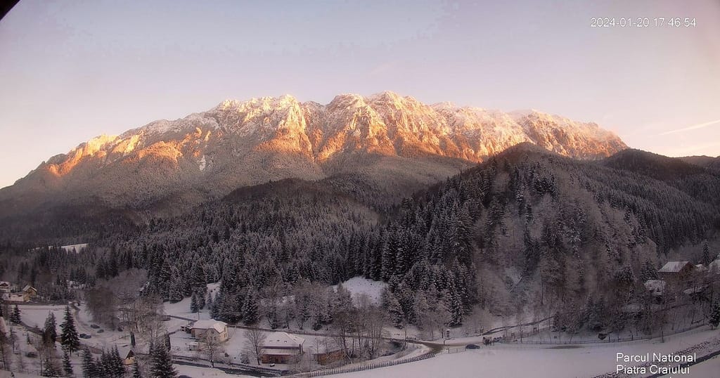 Drumețiile de vis pe care și le permite aproape orice român. Trasee fabuloase accesibile familiilor și amatorilor chiar și iarna