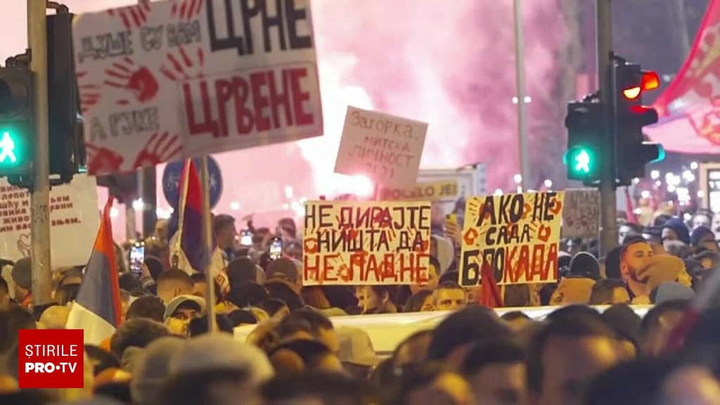 Continuă protestele în Serbia. Mii de oameni au ieșit în stradă în memoria victimelor tragediei din gara Novi Sad. VIDEO