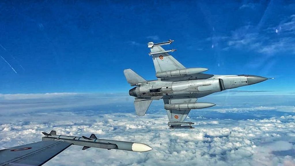 Noi atacuri cu drone la graniță. Două aeronave F-16 ale Forțelor Aeriene Române au intervenit. Populația, avertizată prin RO-Alert