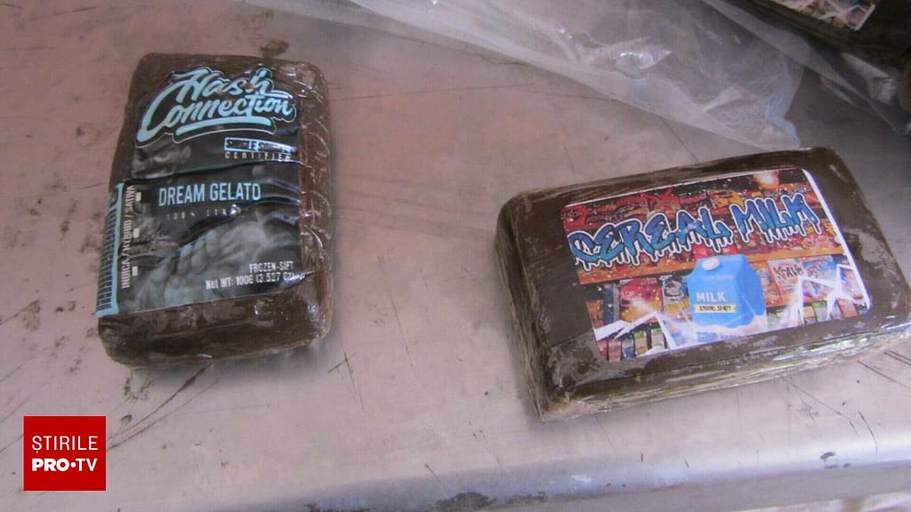 Un bătrân care transporta „gelato de vis” și „lapte cu cereale”, arestat în Spania. Ce ascundea de fapt în plafonul mașinii