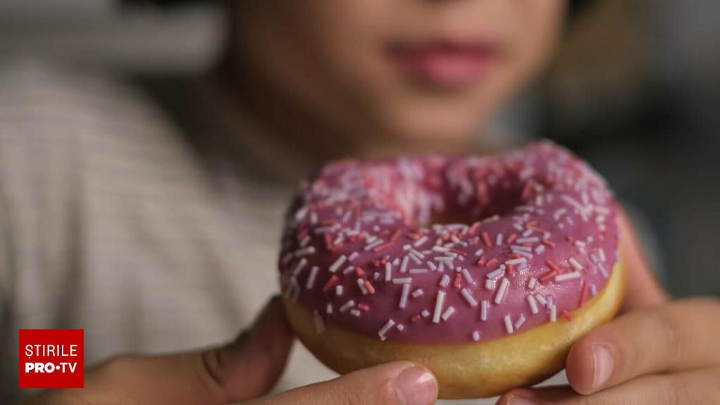 Obezitatea la copii nu se tratează cu interdicții alimentare, ci prin controlul hormonilor. Explicațiile medicilor
