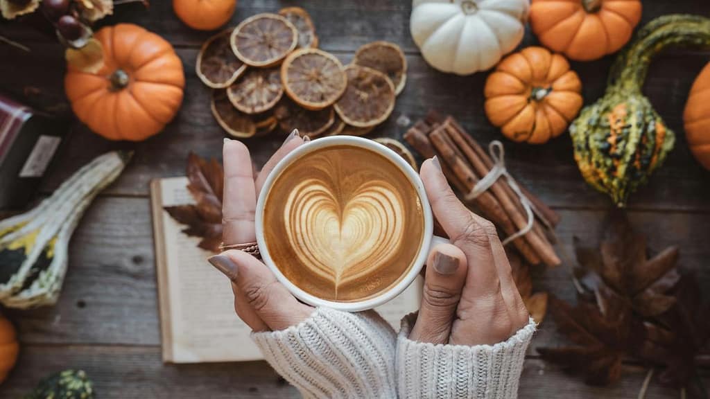 Pumpkin Spice Latte și biscuiți cu scorțișoară: Descoperă combinația perfectă de toamnă