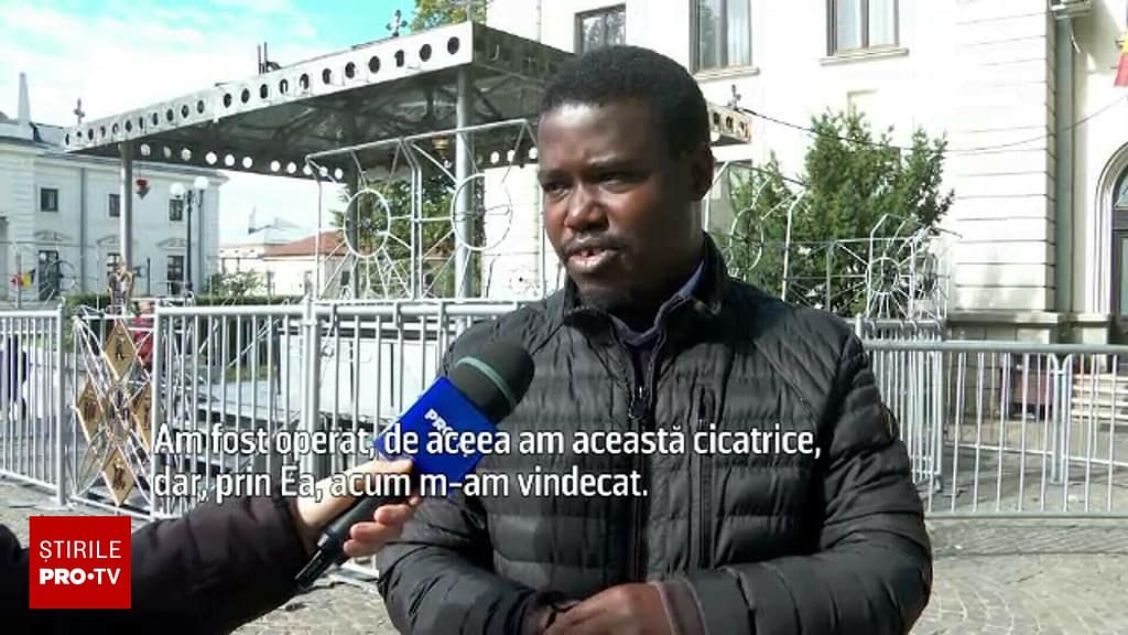 Tikhon din Uganda este student la Teologie și a venit la moaștele Sfintei Parascheva: „prin Ea, acum e vindecat”