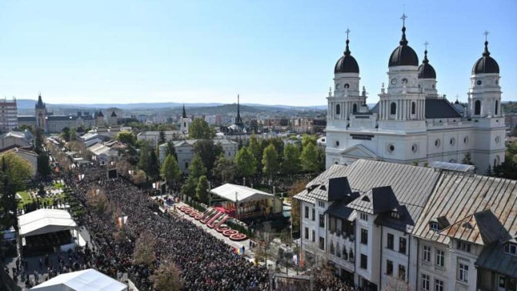 Sfânta Cuvioasă Parascheva: Mii de pelerini au luat parte la procesiunea Calea Sfinţilor din Iași