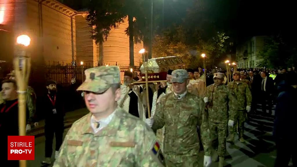 „Calea Sfinților”, la Iași. Peste 27.000 de credincioși au însoțit racla Sfintei Parascheva pe străzile orașului