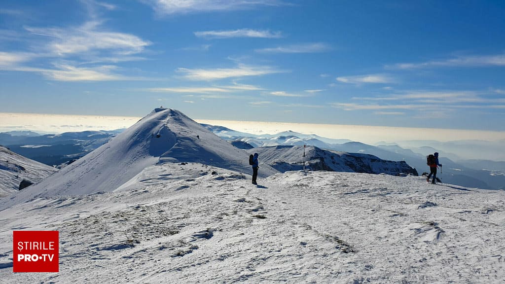 Un adolescent de 17 ani, rătăcit pe traseul spre Vârful Omu, a fost găsit rănit după ce a căzut. Are traumatism la coloană