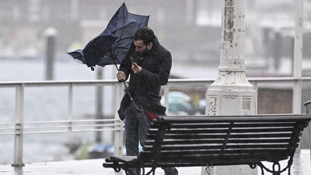 Furtuna Goretti: Ninsoarea a paralizat Franța, Germania și Marea Britanie. ”Ninge puţin şi totul pare să se oprească în loc”