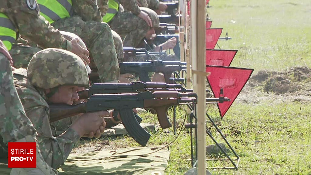 Nicușor Dan a promulgat legea privind pregătirea populației pentru apărare. Suma primită de cei care fac pregătirea militară