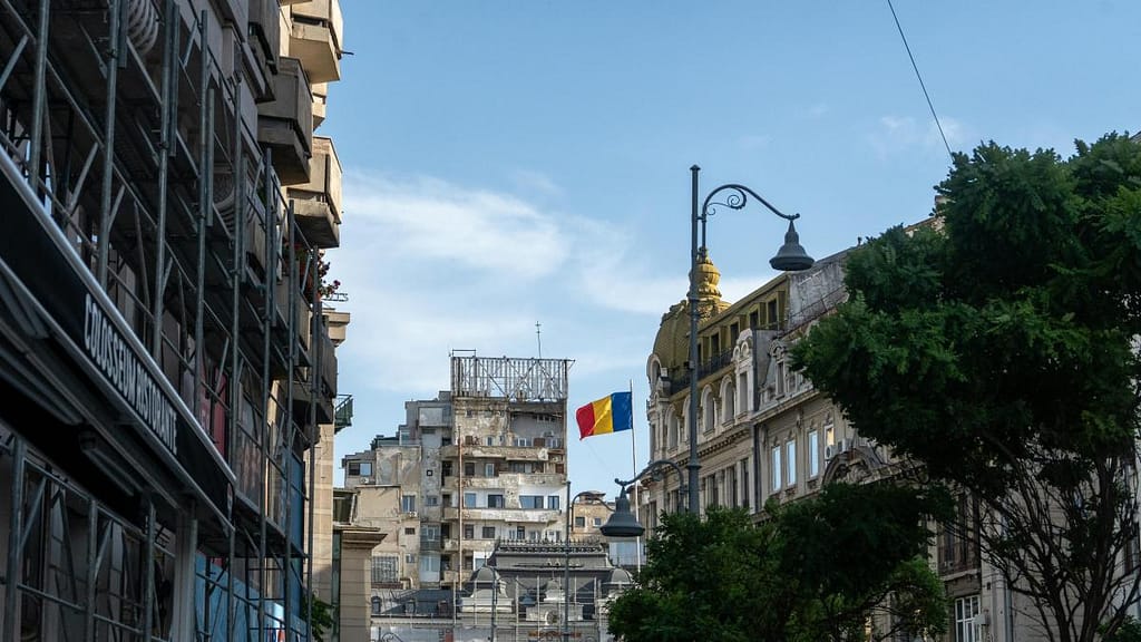 Soluție dură pentru Centrul Vechi al Capitalei: „Ori refaci clădirea, ori o pierzi”