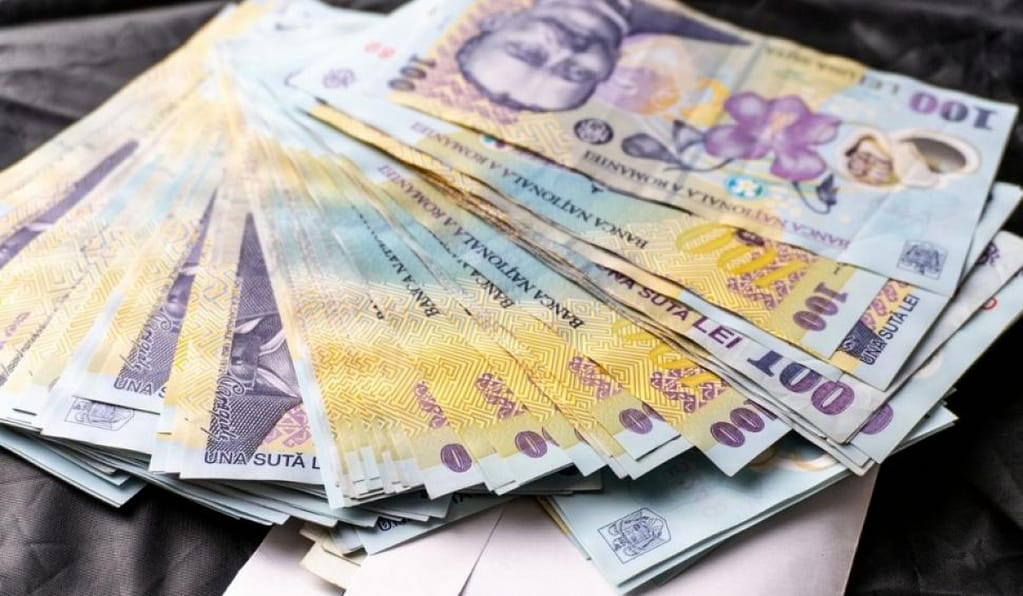 Numărul beneficiarilor de pensii de serviciu în scădere ușoară în martie 2025