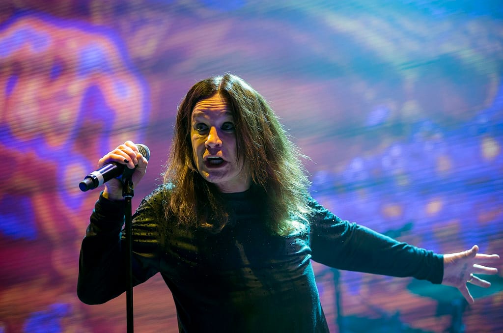 Cum a ajuns Ozzy Osbourne să fie supranumit „Prințul Întunericului”