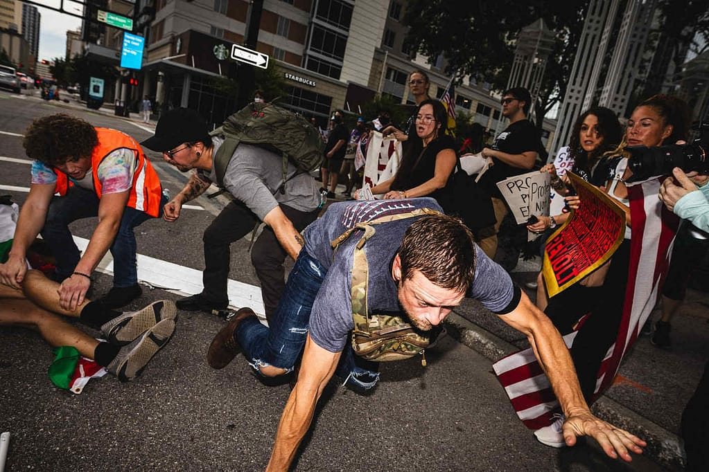 „Este clar, suntem în război”. Temeri pentru ce va urma în SUA după asasinarea activistului MAGA Charlie Kirk