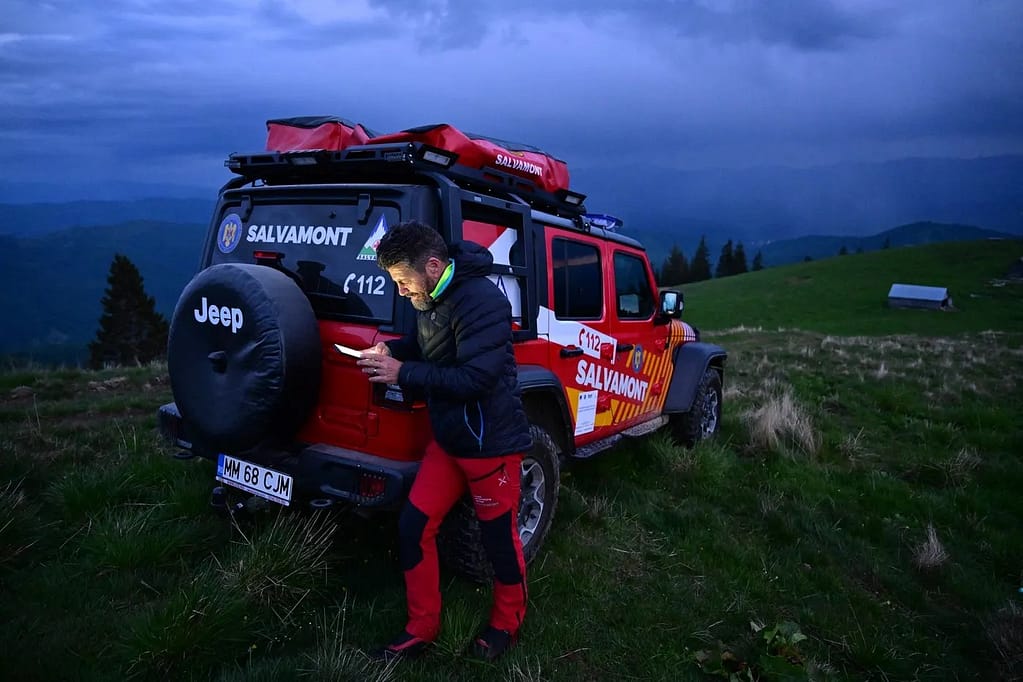 Ucrainean rătăcit în Munţii Maramureşului, căutat de salvamontişti. El a spus că este de câteva zile în munţi, fără provizii şi în hipotermie uşoară