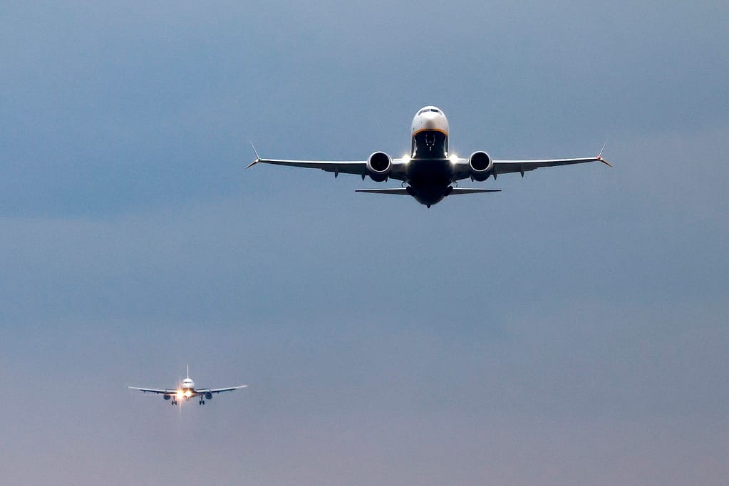 Reacția Wizz Air după ce doi români au alergat după un avion care se pregătea să decoleze de pe aeroportul din Koln / Explicația unui pasager: „Le înţeleg disperarea. Nu au fost singurii”