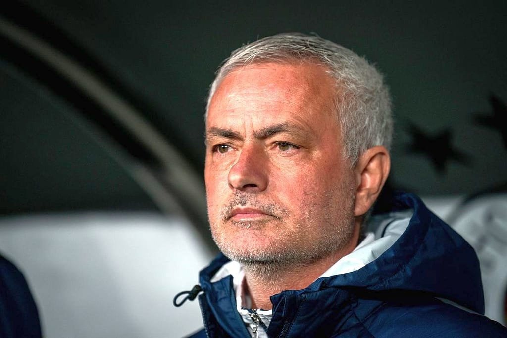 Ce impact au modificările aduse azi în Legea educației fizice și sportului? » Mourinho poate antrena de azi în Superliga! + Bani mai mulți pentru arbitri