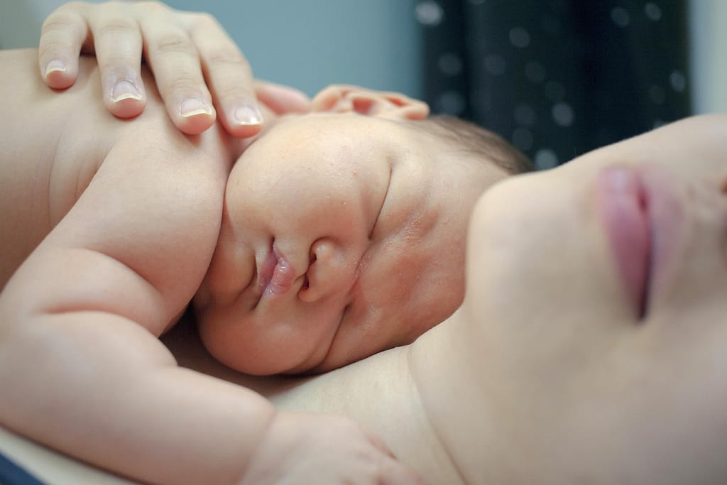 Nașterea, un scut natural împotriva cancerului. Descoperirea surprinzătoare a cercetătorilor norvegieni