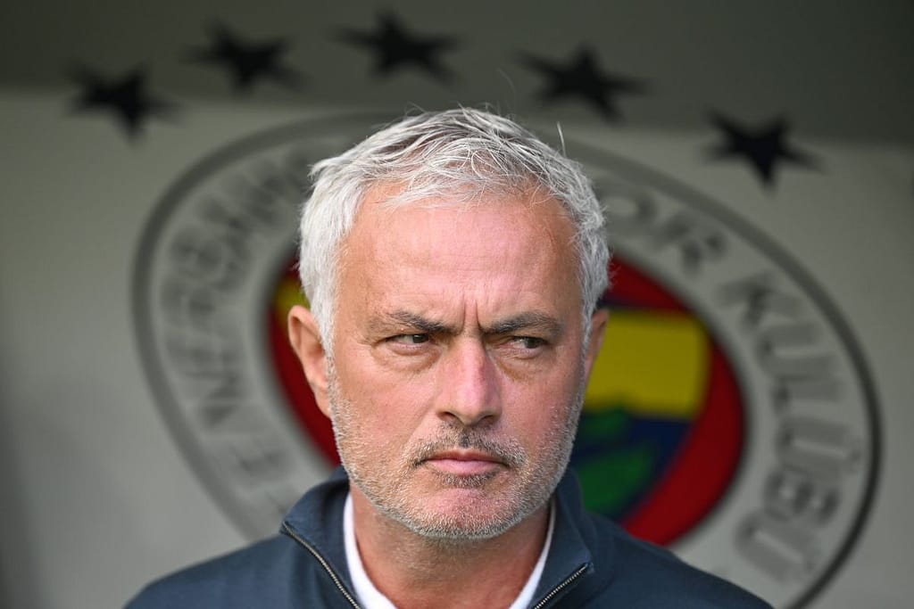 Bombă la miezul nopții: antrenorul a fost demis după eșecul din Liga Campionilor, Jose Mourinho, în negocieri avansate pentru a prelua echipa
