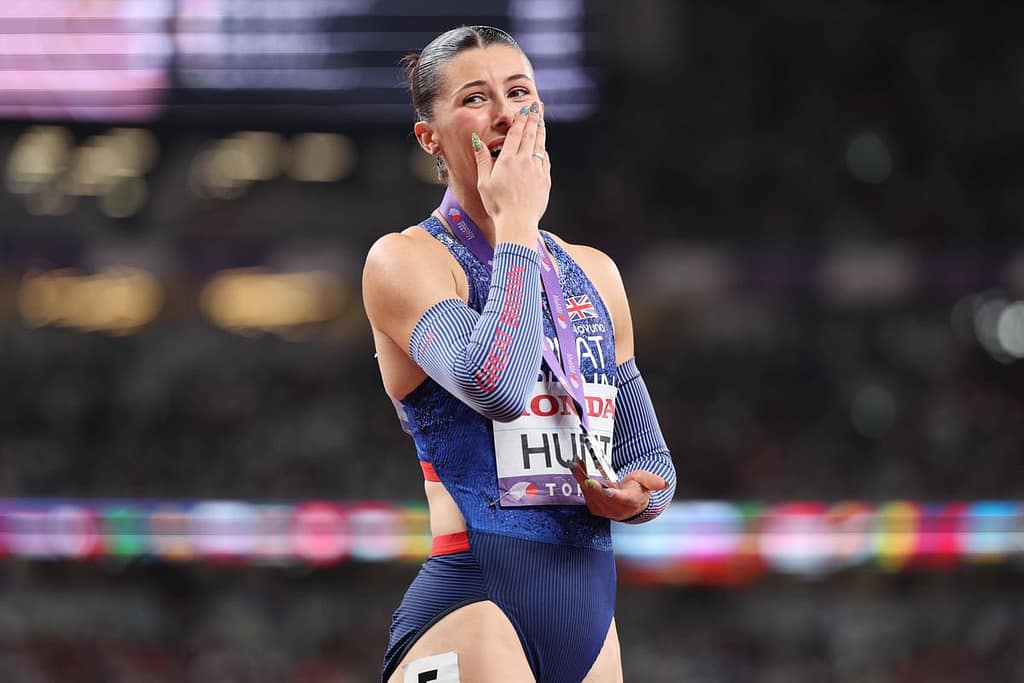 A izbucnit în lacrimi după ce a câștigat medalia de argint la Campionatele Mondiale de atletism: „Atmosfera a fost sexy și agresivă”