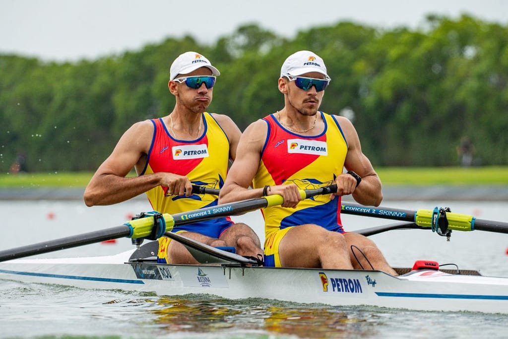 Bărcile României de dublu rame, calificate în finale la Campionatele Mondiale de canotaj, după ce au dominat penultimul act