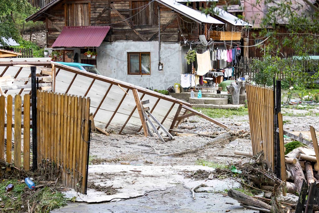 Ce bani au primit sinistrații din Suceava și Neamț pentru casele asigurate cu 50 sau 130 de lei pe an împotriva inundațiilor