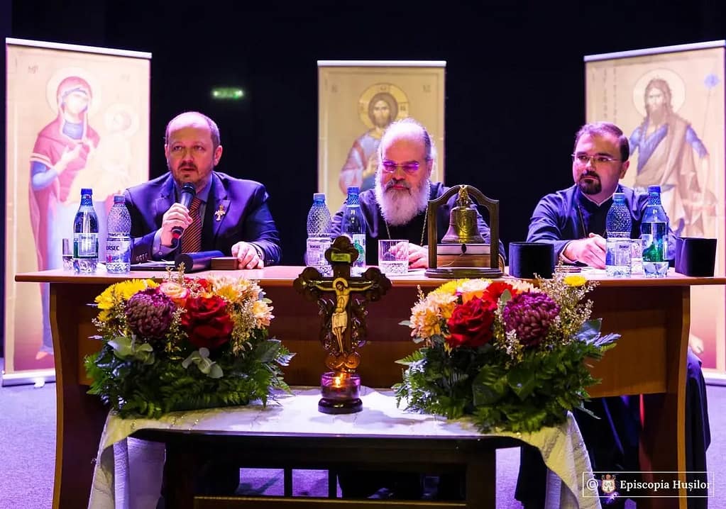 Scandal la o reuniune bisericească de la Huși. Un preot a vociferat împotriva lui Adrian Papahagi: „L-ai denigrat pe dl. Georgescu”/ „Un provocator georgist care nu s-a jenat de ierarhul care l-a hirotonit”