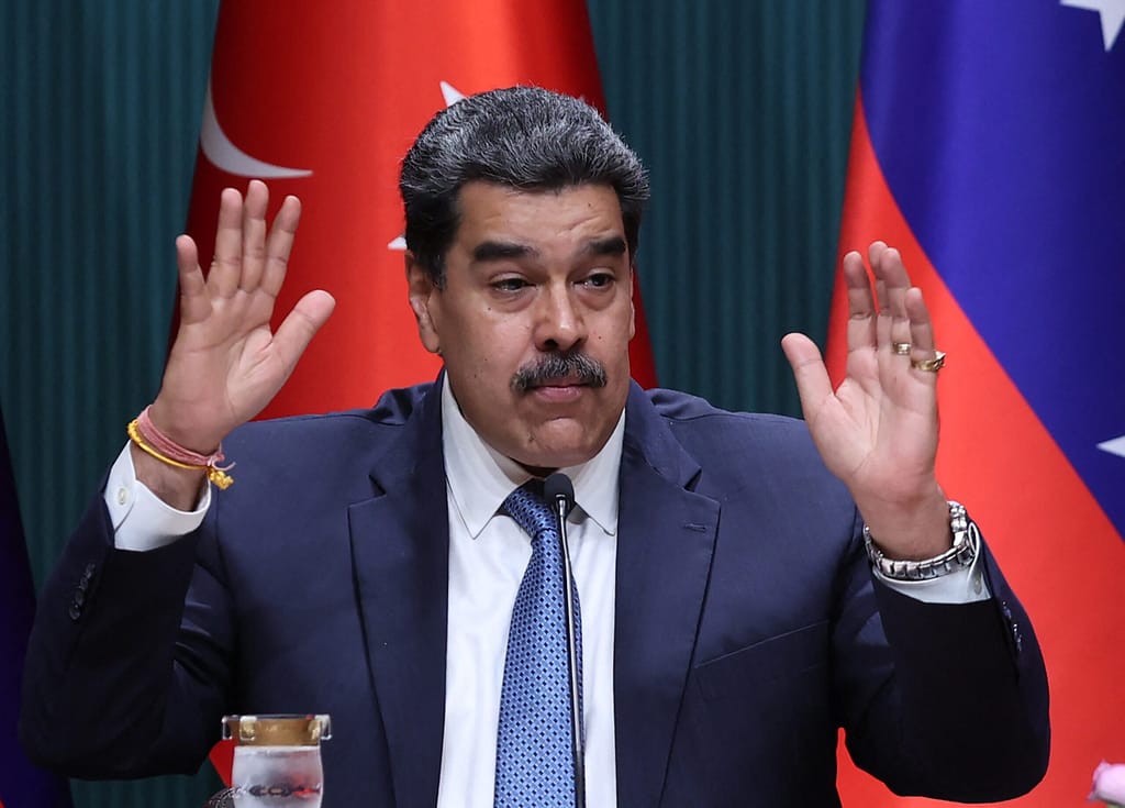 La puțin timp după atacul SUA asupra Venezuelei, un scriitor român a devenit viral pentru asemănarea sa cu Maduro