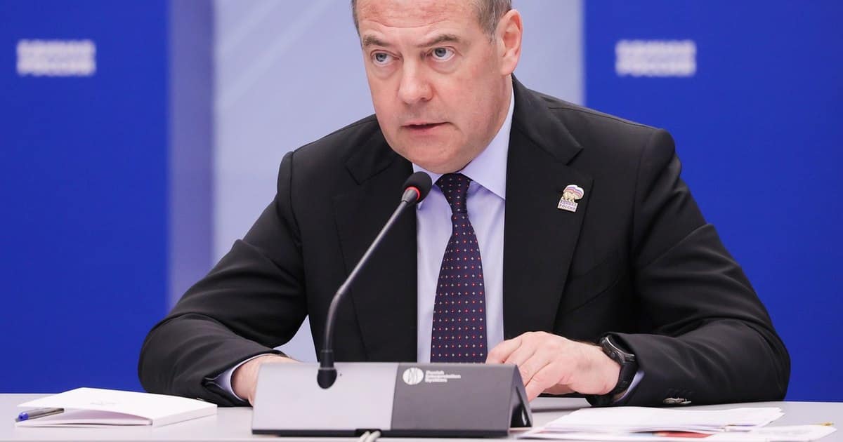 Medvedev îl numește „imbecil” pe ministrul belgian al Apărării. Ce l-a înfuriat pe oficialul rus