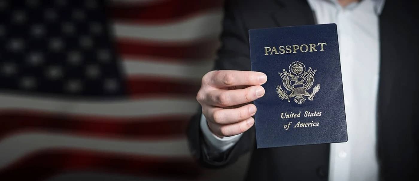 42% dintre adulții americani au luat în considerare posibilitatea de a se muta în afara țării/ FOTO: